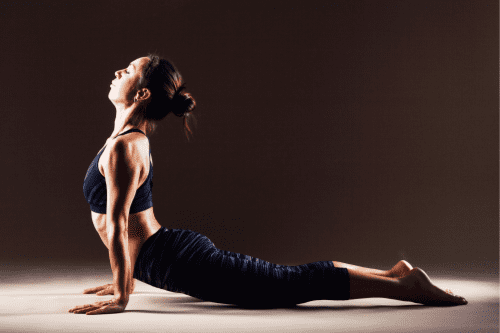 exercice d'étirement de yoga
